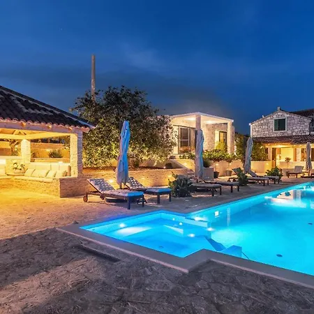 Vidikovac Levanda Luxury ロッジ *